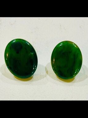 Vintage Bakelite jewelry 1940s CLIP ON earrings bakelite (tested). Stunning